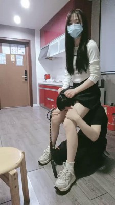 【兔粉粉】JK白丝踩脸窒息 YC-220711-3