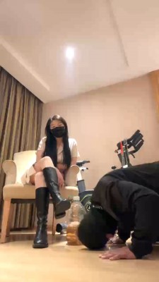 【兔粉粉】JK白丝踩脸窒息 YC-220711-3