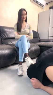 【艾莉】运动鞋踩踏喂食/酸奶裸足舔/骑马艺术吃口水 bf28161_HD绳艺资源