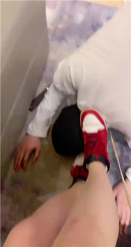 【不知名美女】超会舔脚的狗  JS230510_HD绳艺资源