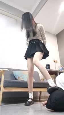 初柒臭丝脚女教师白丝高跟踩踏学生闻舔脚-女教师仿岛国剧情职业装调教 YC-220710-3