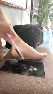 【萝莉酱】学生姐妹花跳踩地狱00后在校学生素人跳踩人肉毯子