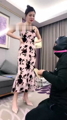 【惑心】女奴给新来的女主闻臭袜舔臭脚