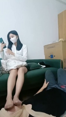 【珂玥】三女仆小姐姐调戏玩弄女仆小姐姐丝袜美脚跳踩踢打闻脚群虐臭狗奴YC-220719-4