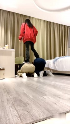 【海绵大大】小白鞋女神VS双M-转胯骑马/丝袜塞嘴数据线抽 JS23051710_HD绳艺资源