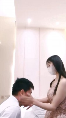 【00后蕬小乃】女M闻舔肉丝原味脚 YC-220725