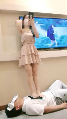 【00后蕬小乃】女M闻舔肉丝原味脚 YC-220725