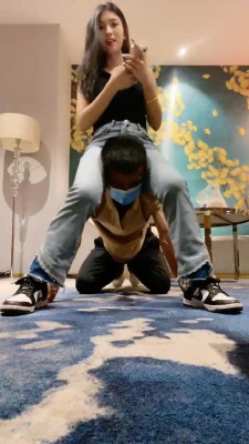 【00后蕬小乃】女M闻舔肉丝原味脚 YC-220725
