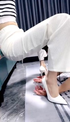 【彼岸花】灰丝脚深喉，舔食原味灰丝脚 YC-220728-2