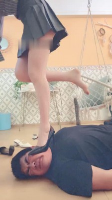 【珂玥】调戏护士反被揍 咸猪手色狼调戏护士小姐姐反被调教成舔脚狗 YC-220804-3