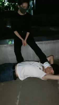【楼遥】户外阳台小白鞋棉袜全体重踩踏 bf29493_HD绳艺资源