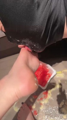 【芊芊】夏日原味凉鞋汗脚踩踏舔脚母畜