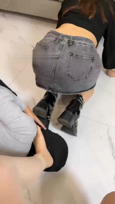 【欣女王】肉丝舔脚插嘴 YC-220814-5