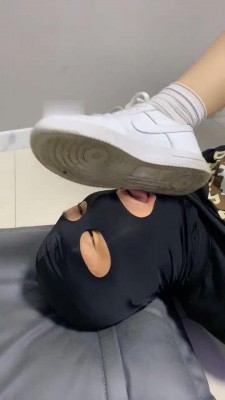 图片[3]_【精神小妹】艺术原味呼吸/踩踏深喉/高难度挑战踢踹跺头_HD绳艺资源