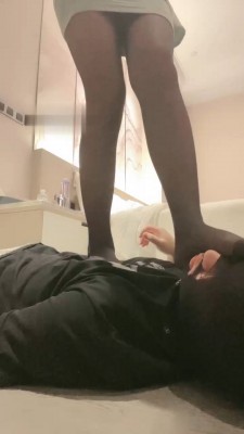 图片[4]_【七月大人】长腿模特S黑丝高跟踩踏_HD绳艺资源