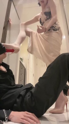 图片[4]_【阿月】无底线羞辱视角-踩狗掌心_HD绳艺资源