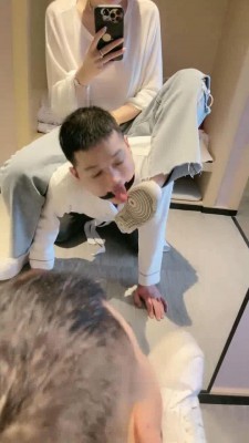 图片[5]_【辣妈】小白鞋碾压-骑马踢裆/舔地上浓痰/腿绞掐脖窒息_HD绳艺资源