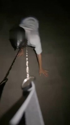 图片[5]_【泡芙大大】深夜户外遛狗/黑丝裸足下跪闻舔_HD绳艺资源