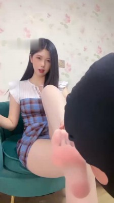 【惑心】臭袜窒息踹裆踩喉咙
