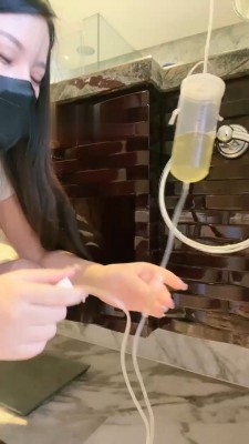 【萝莉酱】JK学生三小主白丝裸足群踩贱狗臭丝脚裸足跳踩臭袜子塞嘴 YC-220818-6