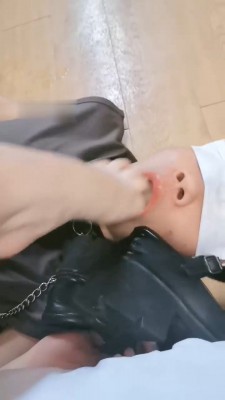 【彼岸花】擦鞋匠舔美女超脏鞋底 YC-220821-3