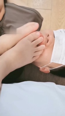 【彼岸花】擦鞋匠舔美女超脏鞋底 YC-220821-3
