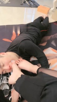 同学之间羞羞的踩踏 YC-220823-2