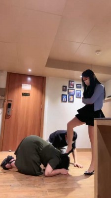 燃!小鱼女神运动背心高跟长靴+铆钉鞋金蹴爆裆踢出血 YC-220824-2