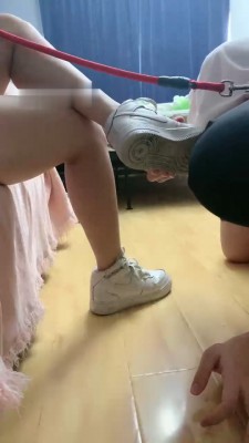 图片[3]_【金桔小主】长腿S空军一号白船袜踩狗子_HD绳艺资源