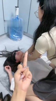 图片[6]_【橙宝】双母畜奴下奴-你们的女神我的狗/裸足白袜脏鞋狂舔_HD绳艺资源