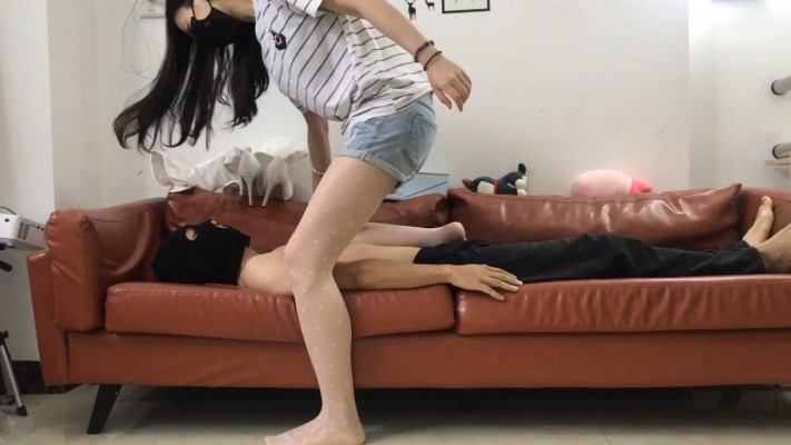 图片[8]_邻家风小鱼姐姐白丝高跟靴子全体重踩绳艺学员上集_HD绳艺资源