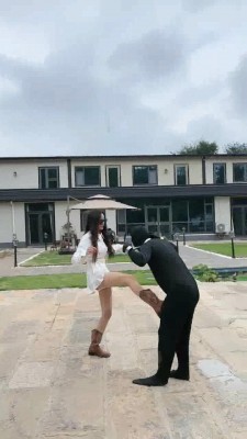 图片[4]_【沅芷大人】户外虐枷锁狗-踢裆/靴碾/踩头_HD绳艺资源