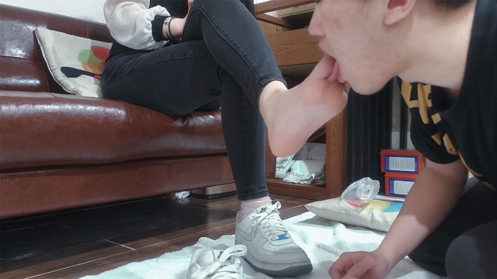 图片[2]_【冷凝】搓脚皮脚泥让脚奴用嘴接-人体垃圾桶系列（七）_HD绳艺资源