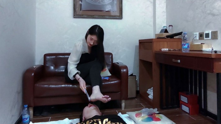 图片[8]_【冷凝】搓脚皮脚泥让脚奴用嘴接-人体垃圾桶系列（七）_HD绳艺资源