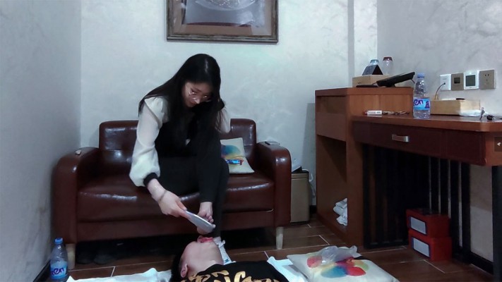 图片[9]_【冷凝】搓脚皮脚泥让脚奴用嘴接-人体垃圾桶系列（七）_HD绳艺资源