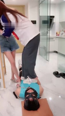图片[5]_【Rina】双S-带闺蜜素人虐-骑马踩踏舔鞋底/伺候洗脚_HD绳艺资源