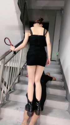 【00后蕬小乃】紧身牛仔裤暴虐女M YC-220825-2