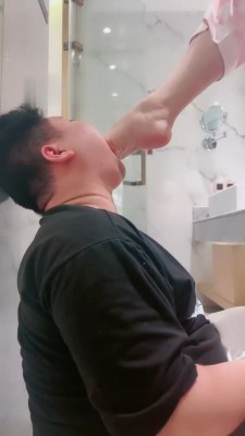 图片[10]_【长沙雪王】绿帽伺候女友起床洗漱 B2217_HD绳艺资源