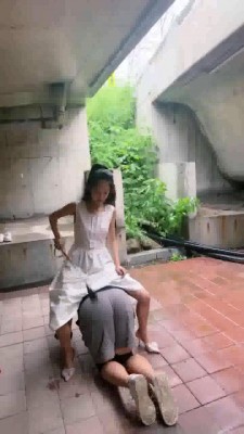 图片[4]_【双胞胎木木】姐妹花S-桥下训调双奴-骑马/踩踏/耳光 B2218_HD绳艺资源