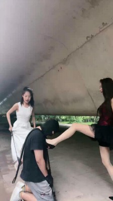 图片[5]_【双胞胎木木】姐妹花S-桥下训调双奴-骑马/踩踏/耳光 B2218_HD绳艺资源