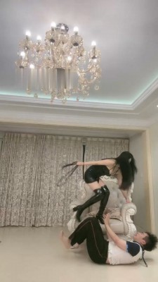 图片[5]_【桃幼幼】长靴S爆踹暴踩/耳光抽/遛狗/反绑白袜闻舔/踩狗头 B2225_HD绳艺资源