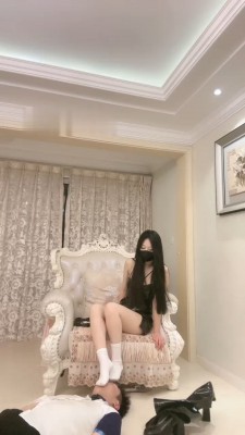 图片[6]_【桃幼幼】长靴S爆踹暴踩/耳光抽/遛狗/反绑白袜闻舔/踩狗头 B2225_HD绳艺资源