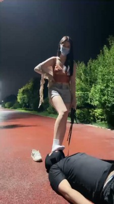 图片[2]_【佳奈】户外遛狗-小白鞋闻舔踩踏/掐乳/胯下乳 B2289_HD绳艺资源