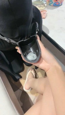 【沅芷大人】家奴的一天-刑具喂口水/短靴裸足闻舔_HD绳艺资源