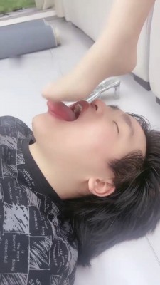 图片[11]_【饼干大大】带闺蜜调狗-转胯/舔脏鞋底闻袜子/踩踏踢踹_HD绳艺资源