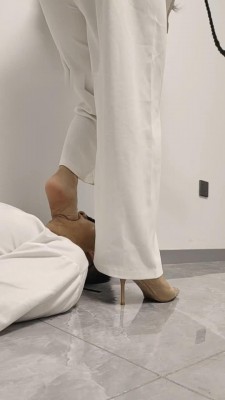 图片[9]_【辣姐】训练道具骑乘训练/骑着擦地/训练/深喉耳光/舔脚_HD绳艺资源