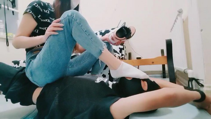 图片[4]_【萤火大大】白棉袜全体重踩踏/腿绞/闻鞋窝【完整版】_HD绳艺资源