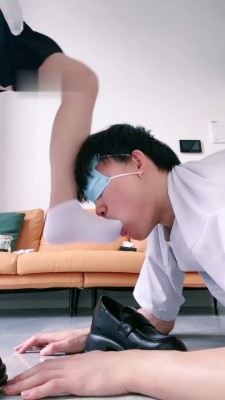 梦晨女王恋足口水调教 YC-220910