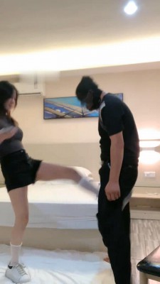 娇娇美脚深喉