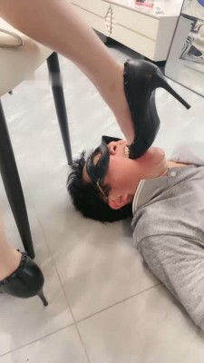 图片[10]_【汏典】暴虐双M-高跟踩踏插嘴/吃泥垢耳垢/超狠sp_HD绳艺资源